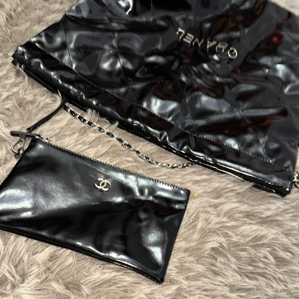 CHANEL Black Quilted Leather Shoulder Bag - Picture 5 of 7